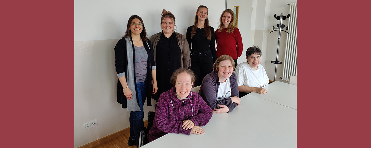 Die Studentinnen der OTH zusammen mit Natalie, Constanze und Monika.