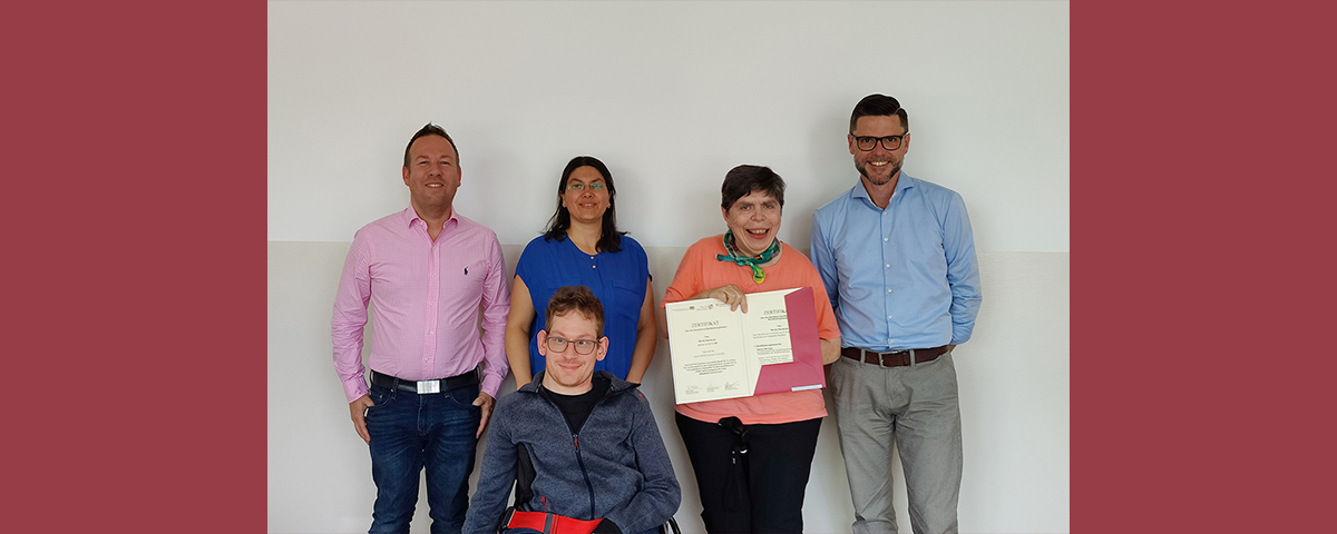 Gruppenfoto bei der Zertifikatsübergabe