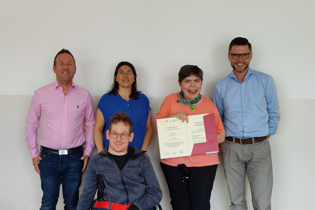 Gruppenfoto bei der Zertifikatsübergabe