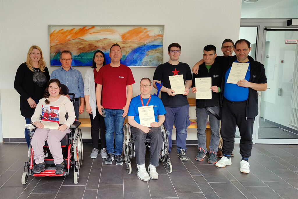 Gruppenfoto bei der Zertifikatsübergabe.