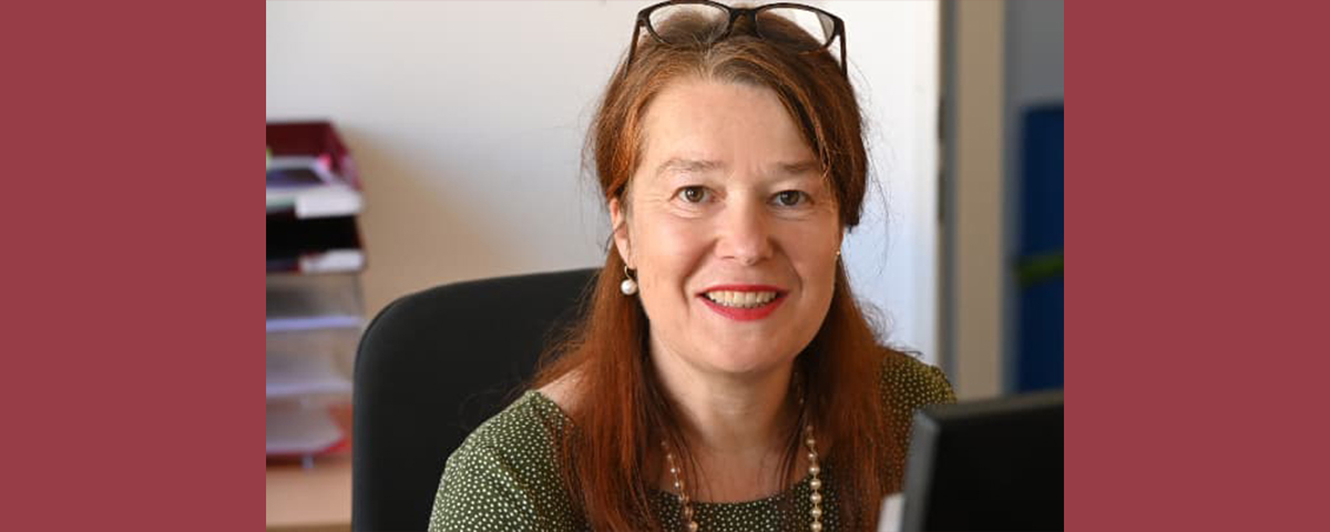 Portraitfoto Iris Schadenfroh.