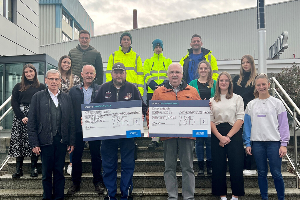 Mitarbeiter und Auszubildende der SCHOTT AG zusammen mit den Spendenempfängern.