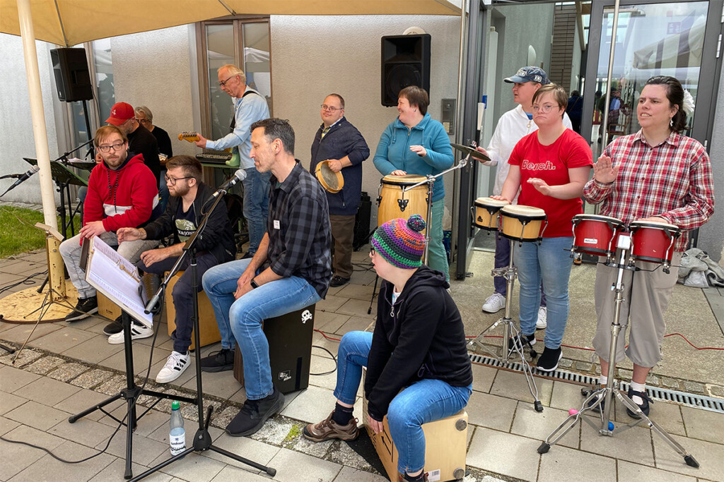 The Inclusions bei ihrem Auftritt.