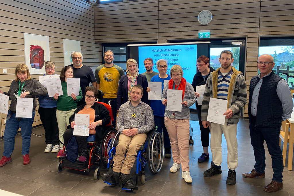 Die Mitglieder der Prüfgruppe mit Melanie Eibl, Einrichtungsleiter Josef Waidhas und Sebastian Müller.