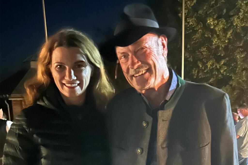 Landrätin Tanja Schweiger und einer der Hauptdarsteller.