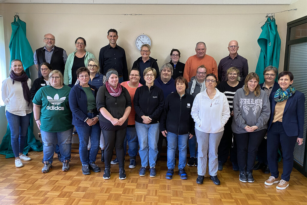 Gruppenfoto der Teilnehmer am Aktionstag Schichtwechsel am Standort Mitterfels