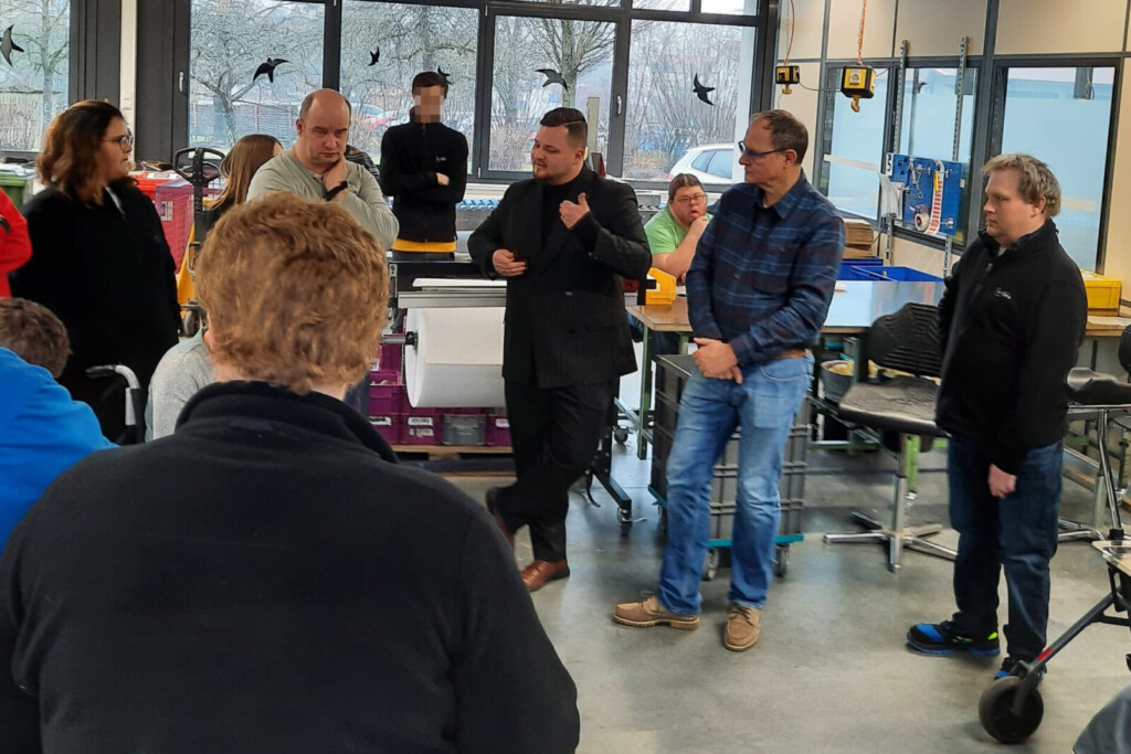 Anderer Blickwinkel auf die Fragerunde der Beschäftigten der KJF Werkstätte Mitterfels mit den beiden Freien Demokraten