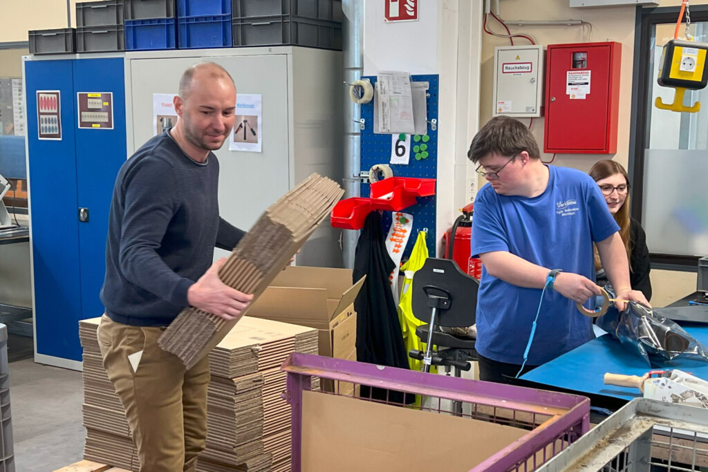 Helmut Muhr arbeitet in der Montage