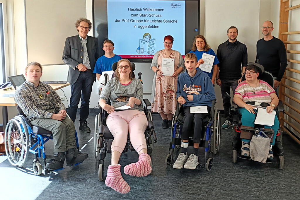 Ein Gruppenfoto der Prüfgruppe für Leichte Sprache in Eggenfelden