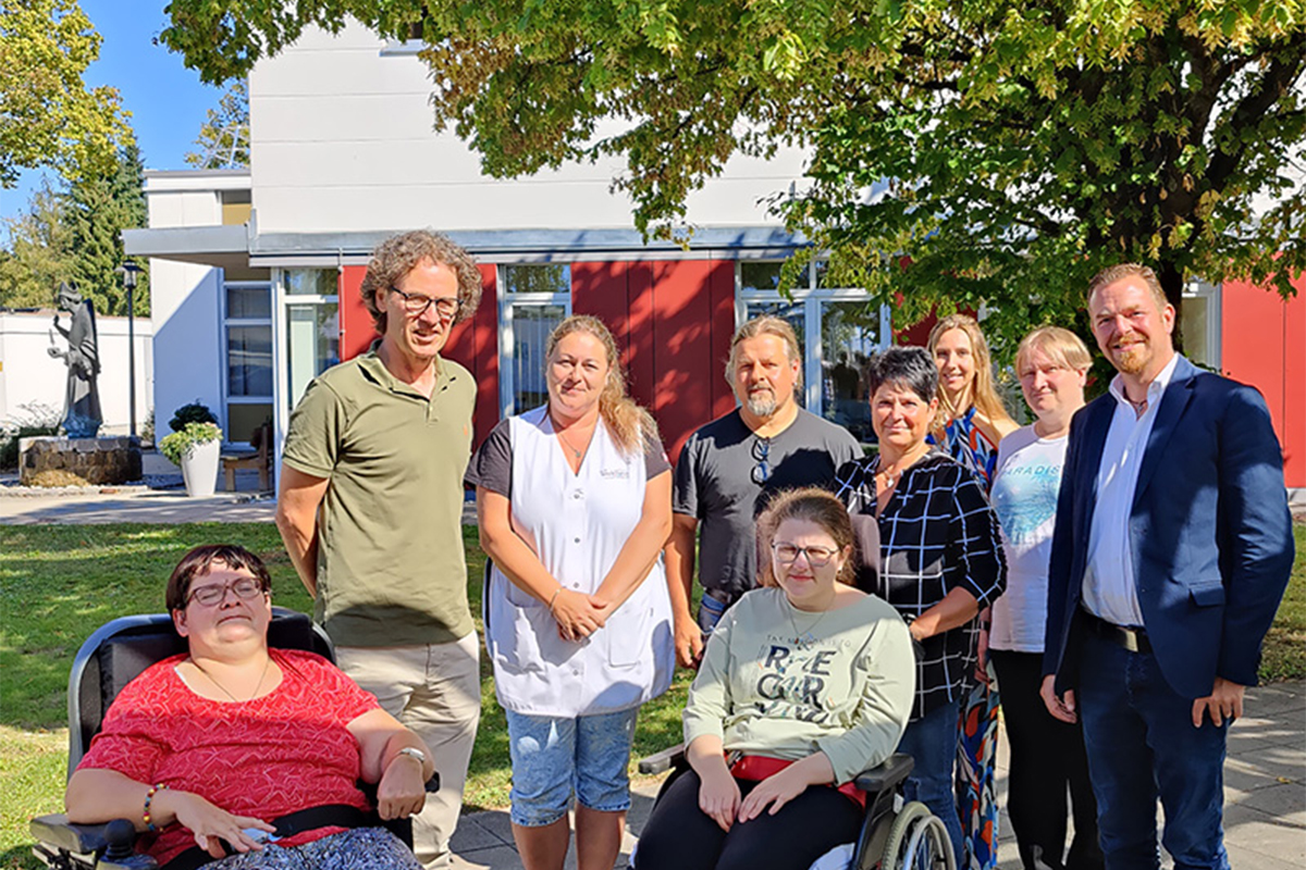 Gruppenfoto Werkstätten-Team mit Bürgermeister