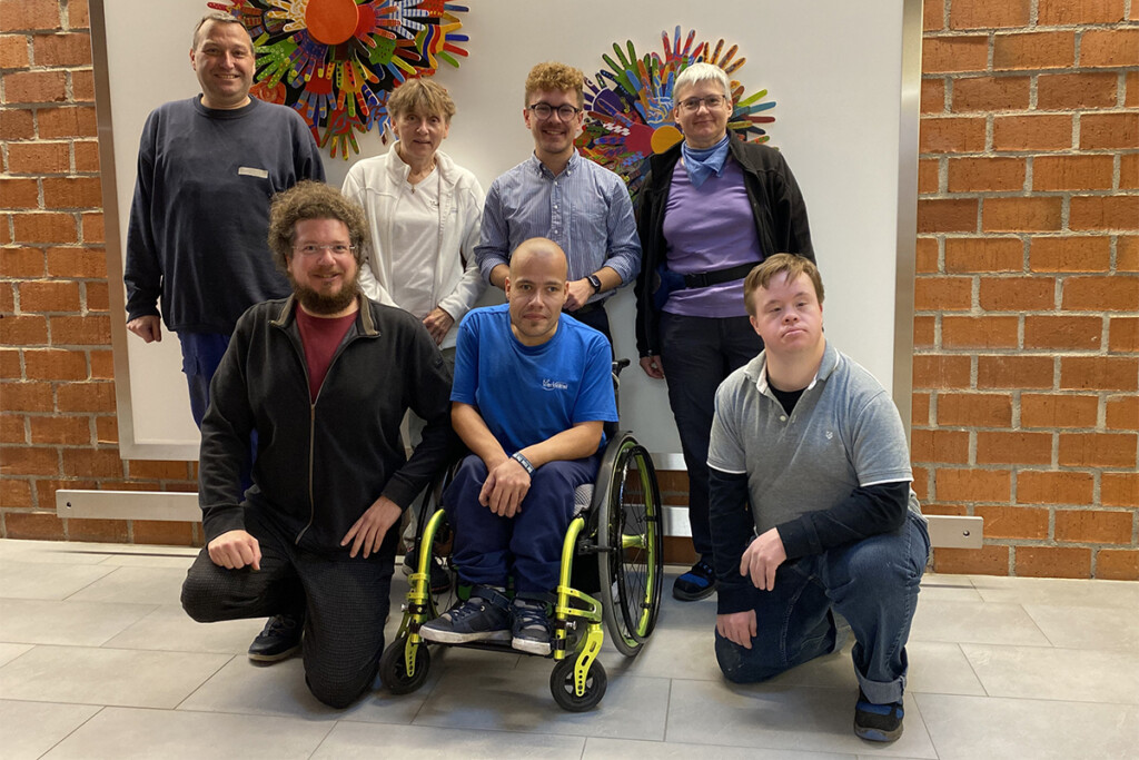 Ein Gruppenfoto der Straubinger Werkstatträte mit Marvin Kliem