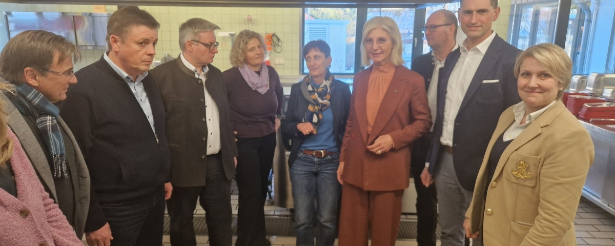 Gruppenbild mit Sozialministerin Scharf