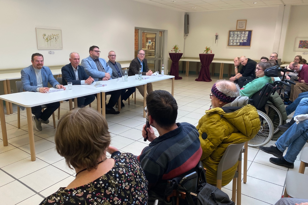 Die Politiker bei der Podiumsdiskussion