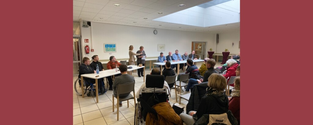 Werkstatträtin Bianka Widl spricht zu den Politikern 