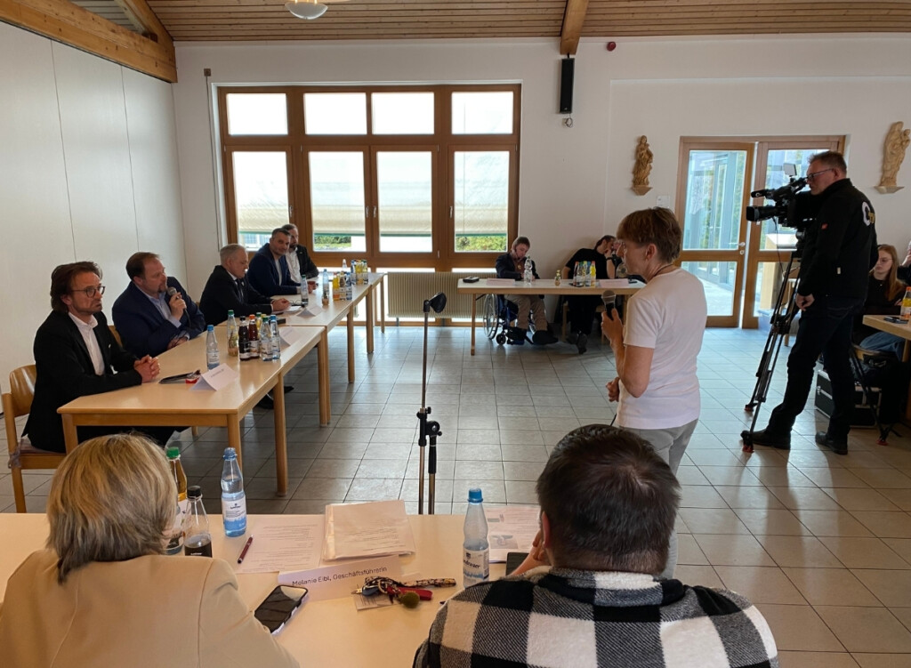 Erika Stelz bei der Podiumsdiskussion.