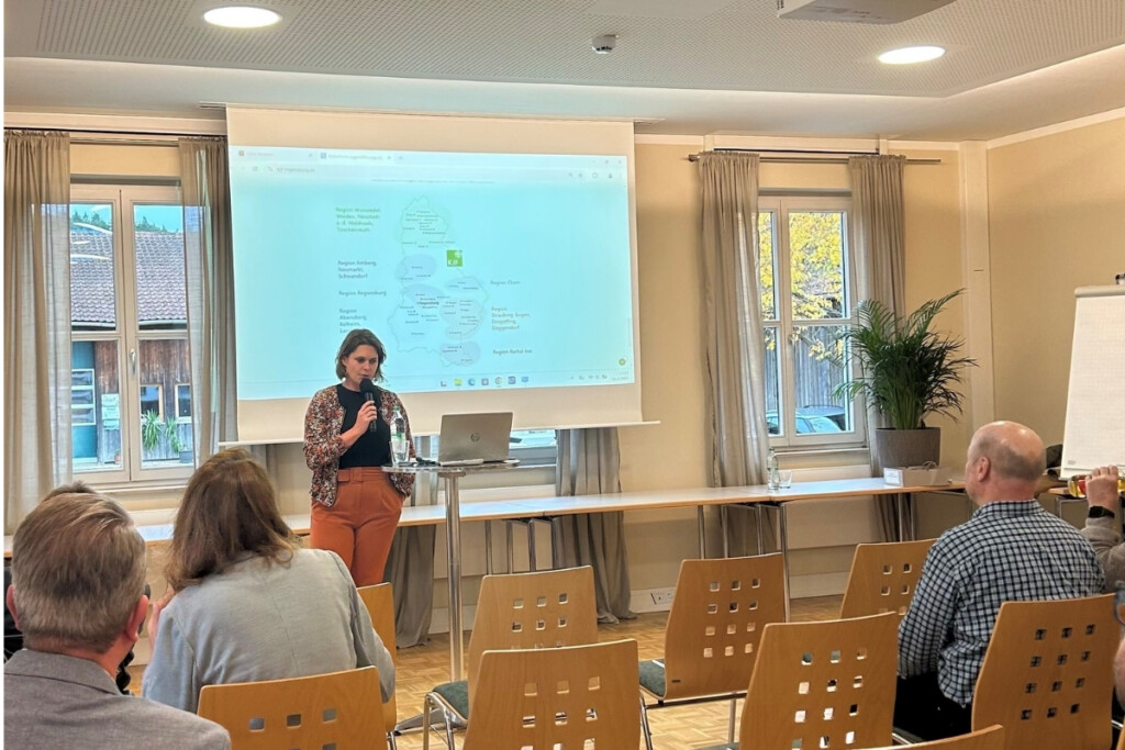 An der Wand ist ein Übersicht wie groß die KJF ist