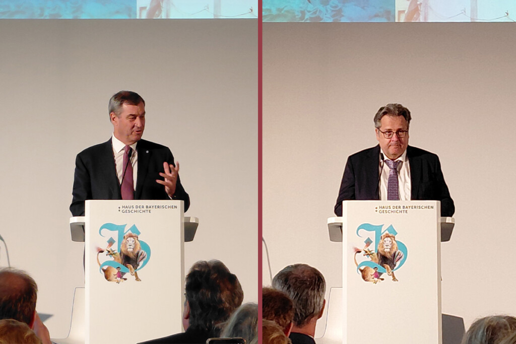 Zwei-Bild-Collage von Markus Söder und Richard Loibl bei ihren jeweiligen Reden bei der Ausstellungseröffnung.